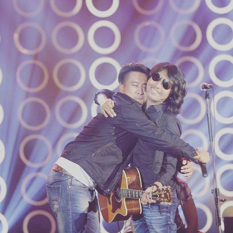 บอล เชิญยิ้ม