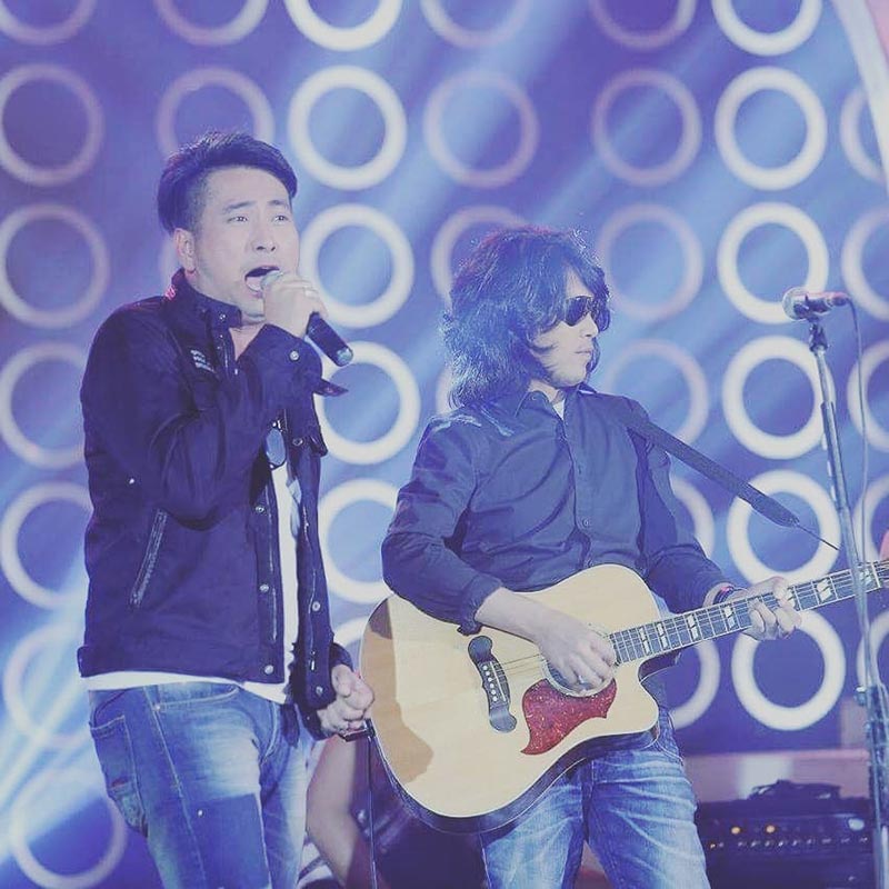 บอล เชิญยิ้ม