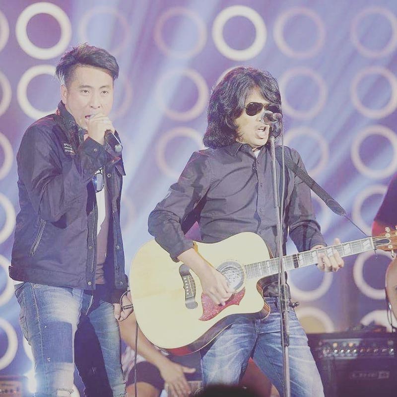 บอล เชิญยิ้ม