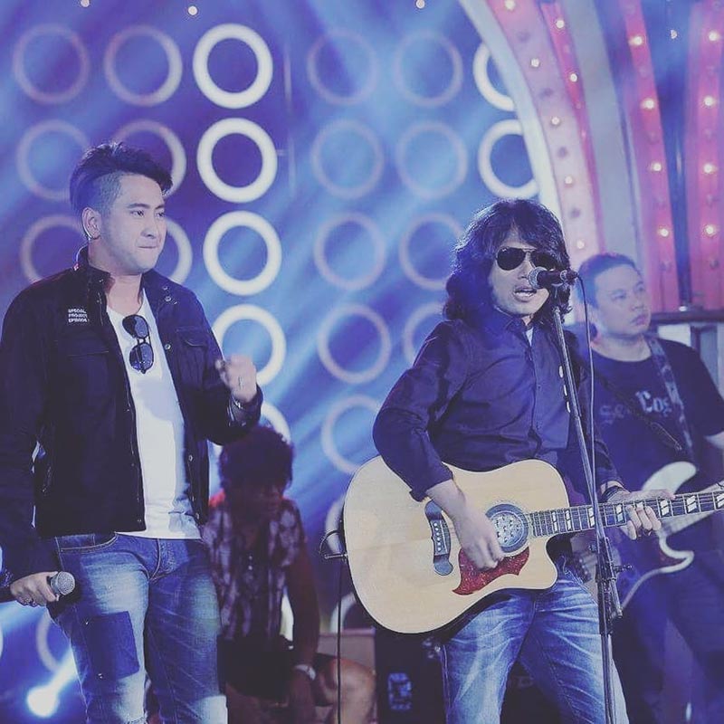 บอล เชิญยิ้ม