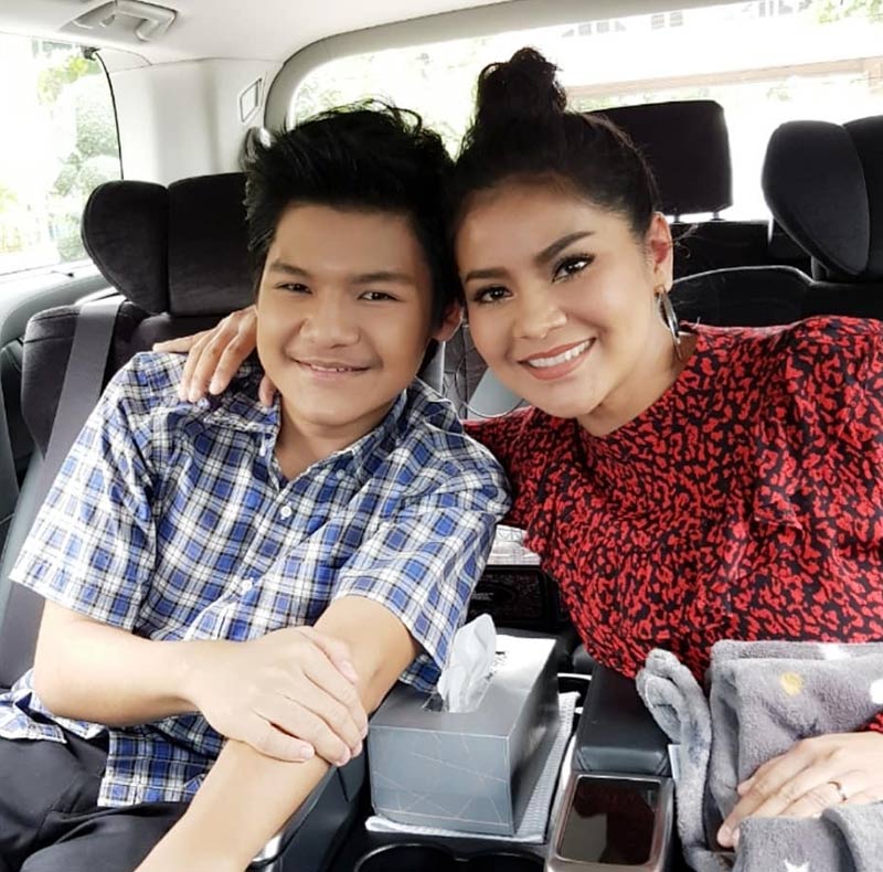 นุ้ย เชิญยิ้ม