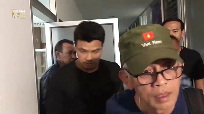 หนุ่ม กะลา 