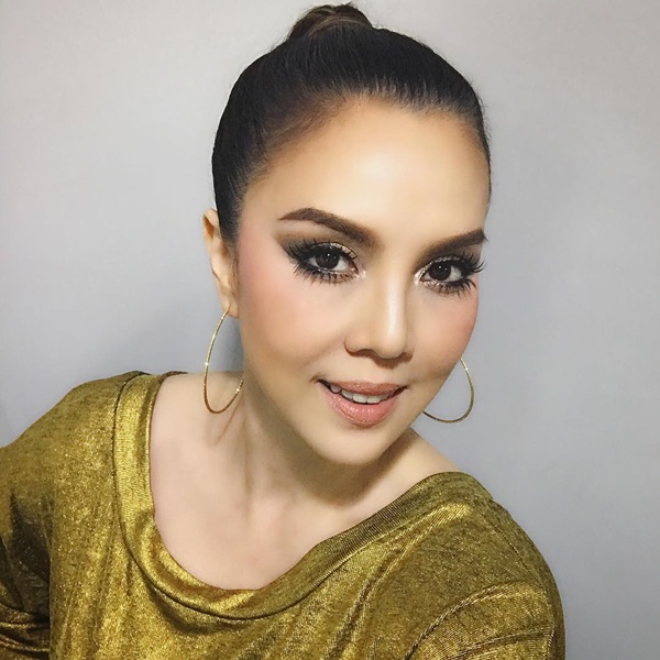   นีโน่ เมทนี คริสติน่า อากีล่าร์  