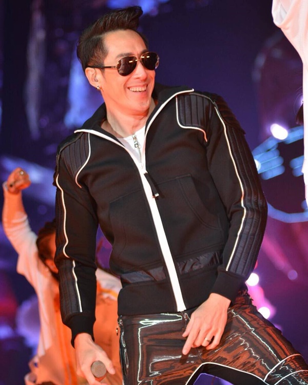  เจ เจตริน 