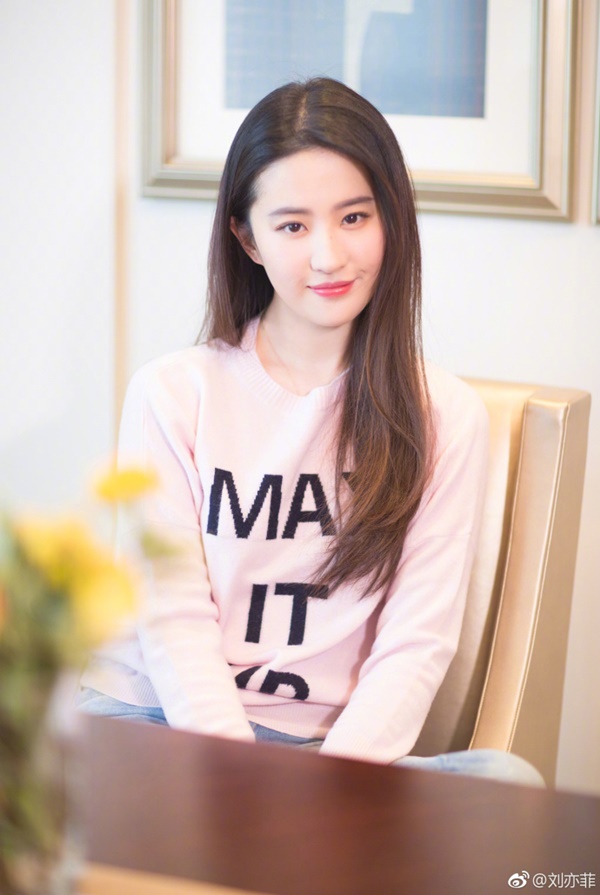  หลิวอี้เฟย นางฟ้าของแมวเหมียว 