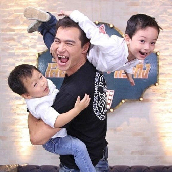 พลอย ปีเตอร์