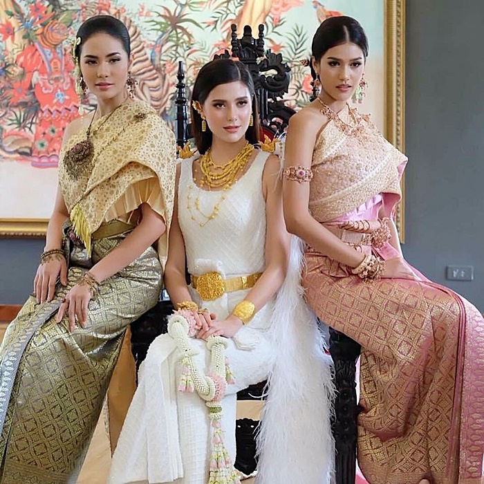 แนท - น้ำตาล - มารีญา ในชุดไทย 