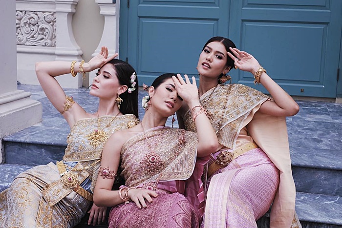 แนท - น้ำตาล - มารีญา ในชุดไทย 