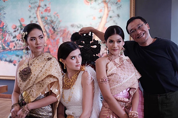 แนท - น้ำตาล - มารีญา ในชุดไทย 