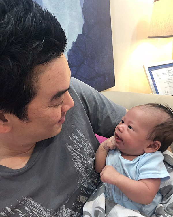 ชาคริต แย้มนาม