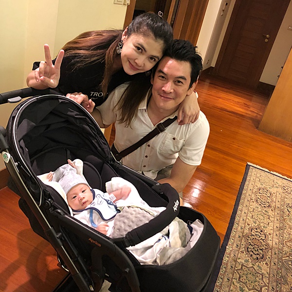 ชาคริต แย้มนาม