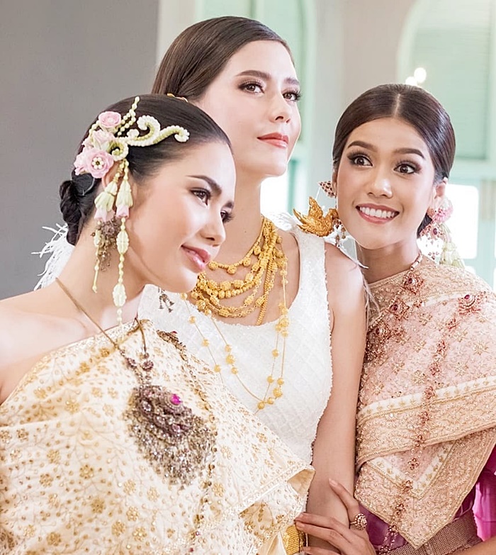 แนท - น้ำตาล - มารีญา ในชุดไทย 