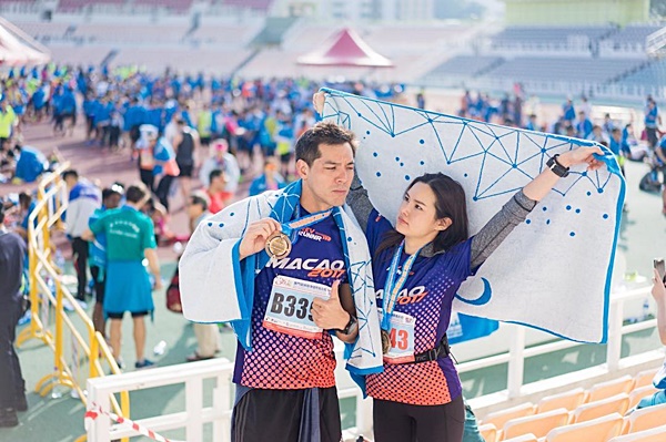  หญิง รฐา