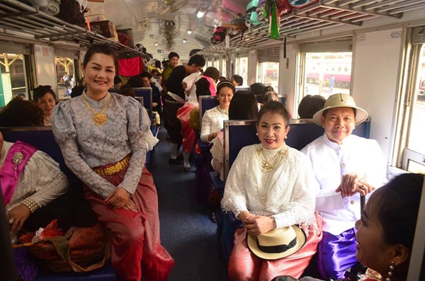 นั่งรถไฟไอน้ำเที่ยวชมประวัติศาสตร์ 