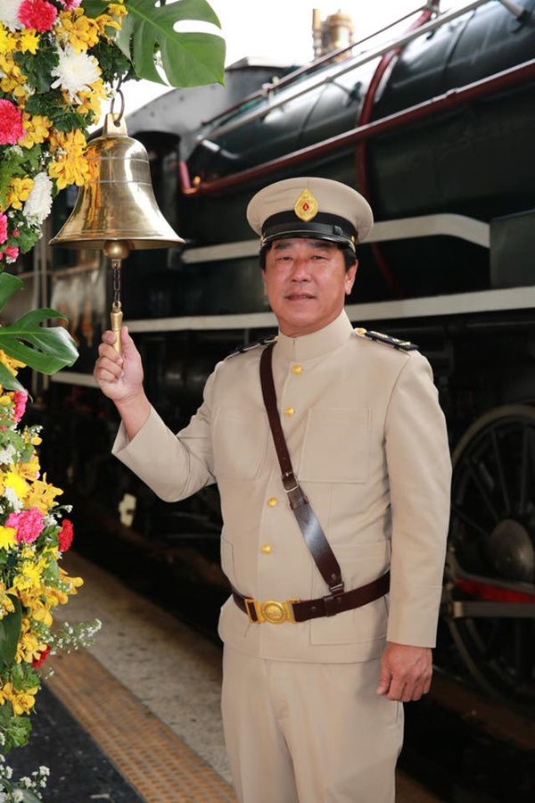 นั่งรถไฟไอน้ำเที่ยวชมประวัติศาสตร์ 