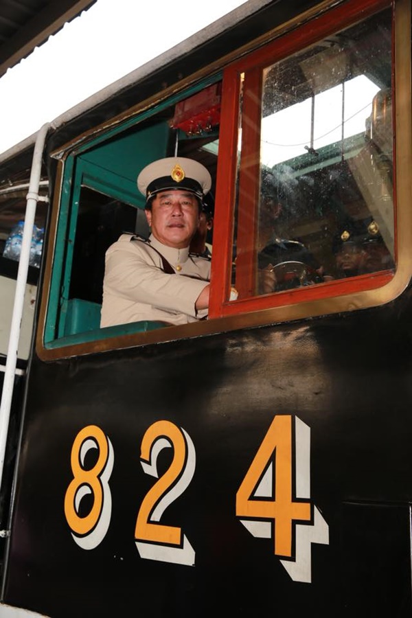 นั่งรถไฟไอน้ำเที่ยวชมประวัติศาสตร์ 