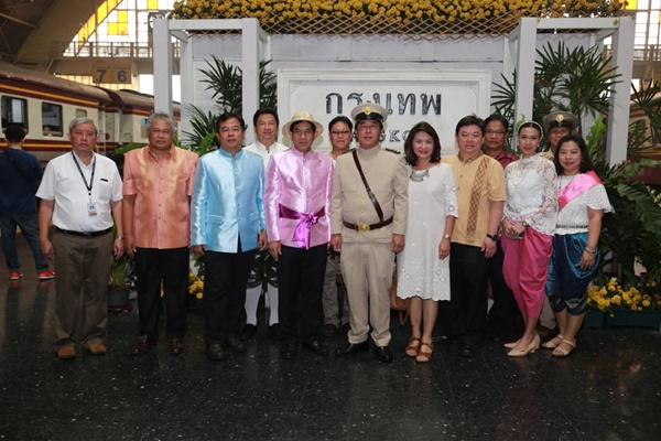 นั่งรถไฟไอน้ำเที่ยวชมประวัติศาสตร์ 