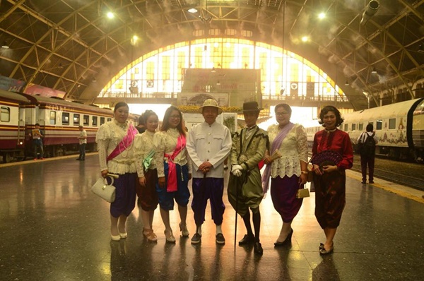 นั่งรถไฟไอน้ำเที่ยวชมประวัติศาสตร์ 