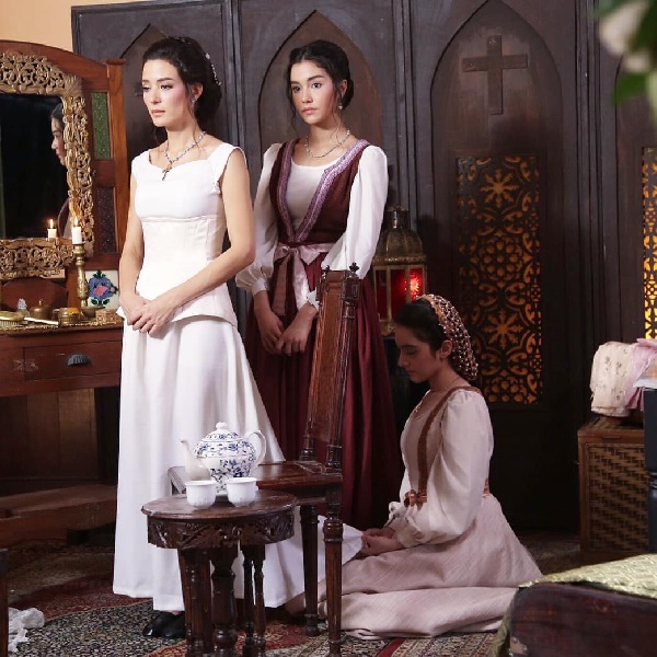 ซูริ ซูซานน่า หรือ คลาร่า ในละคร บุพเพสันนิวาส