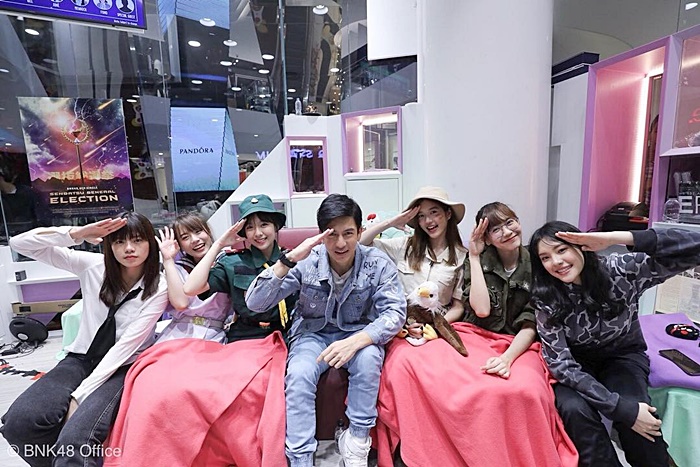 วี BNK48