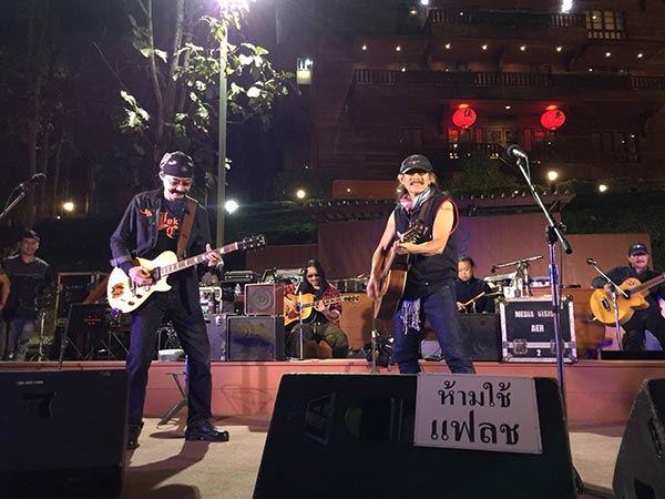 เล็ก คาราบาว