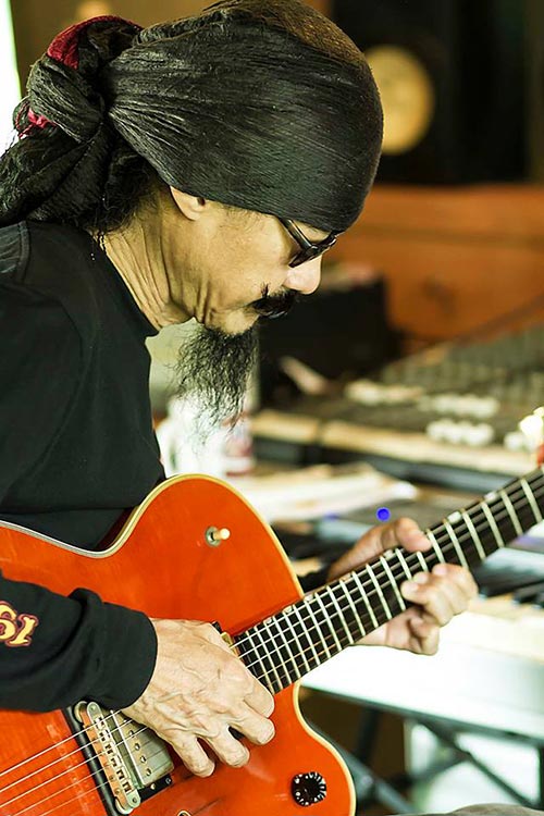 เล็ก คาราบาว