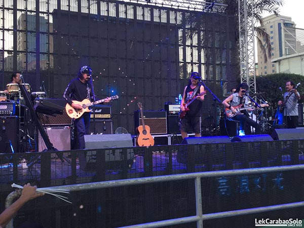 เล็ก คาราบาว