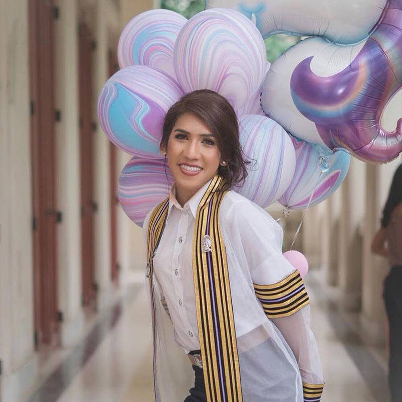 บัณฑิตข้ามเพศ