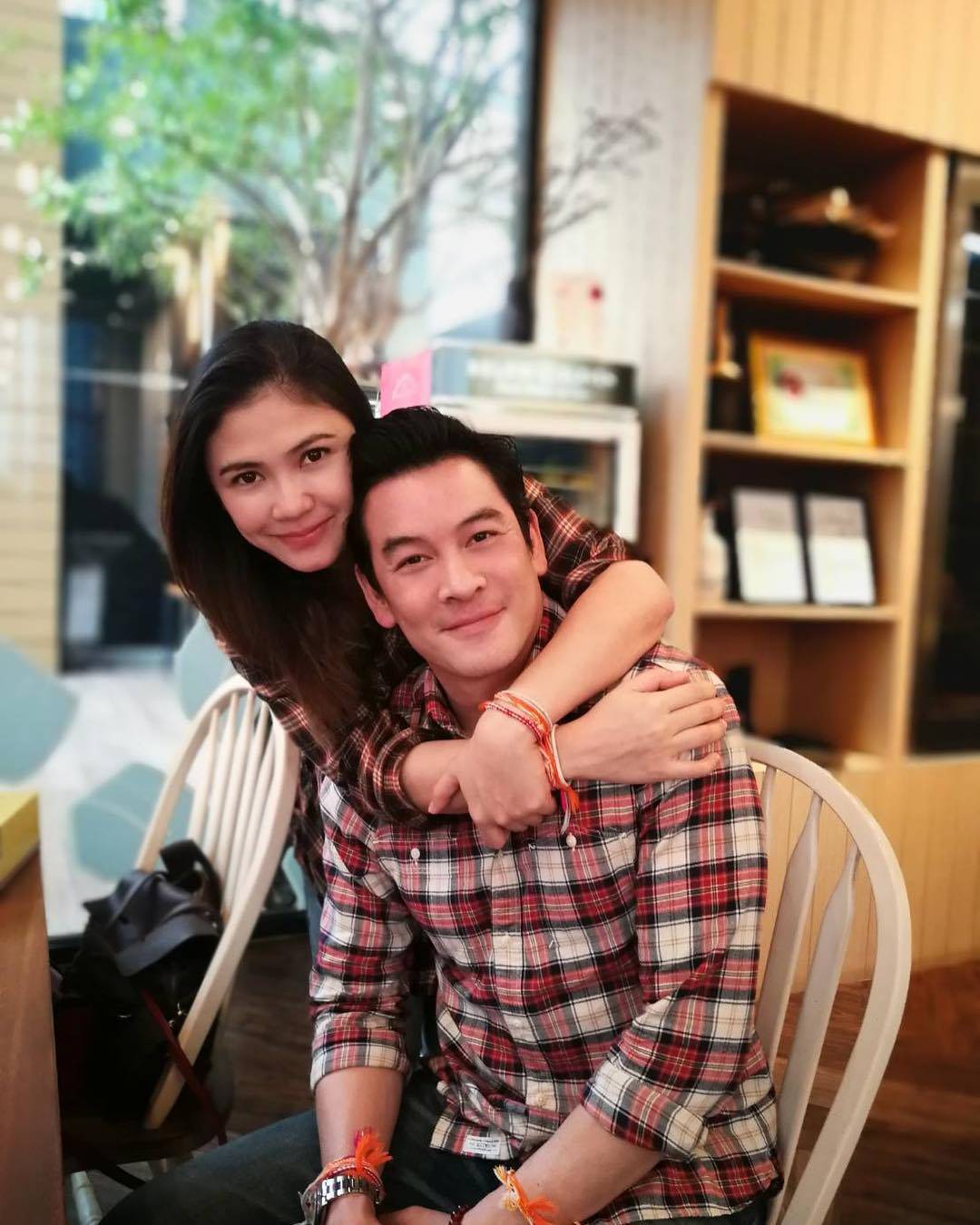 ชาคริต แย้มนาม