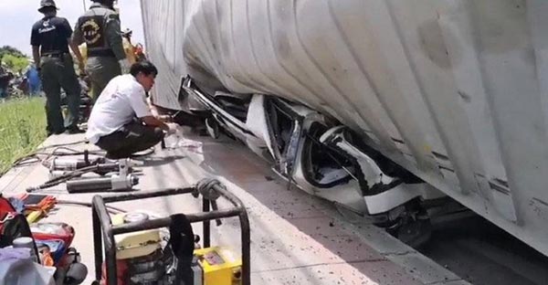 รถพ่วงเสียหลัก