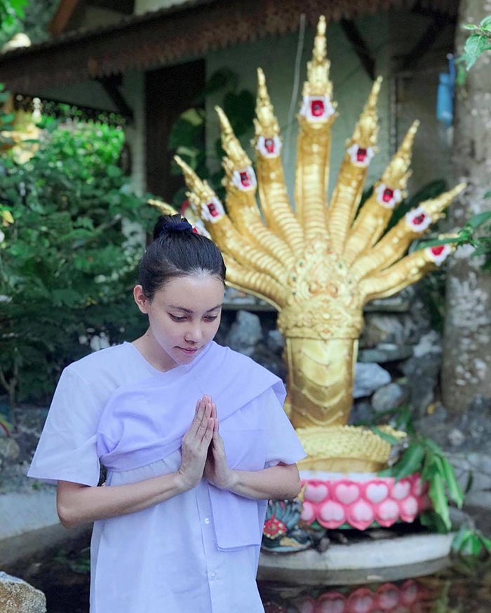 เอมมี่ อมลวรรณ