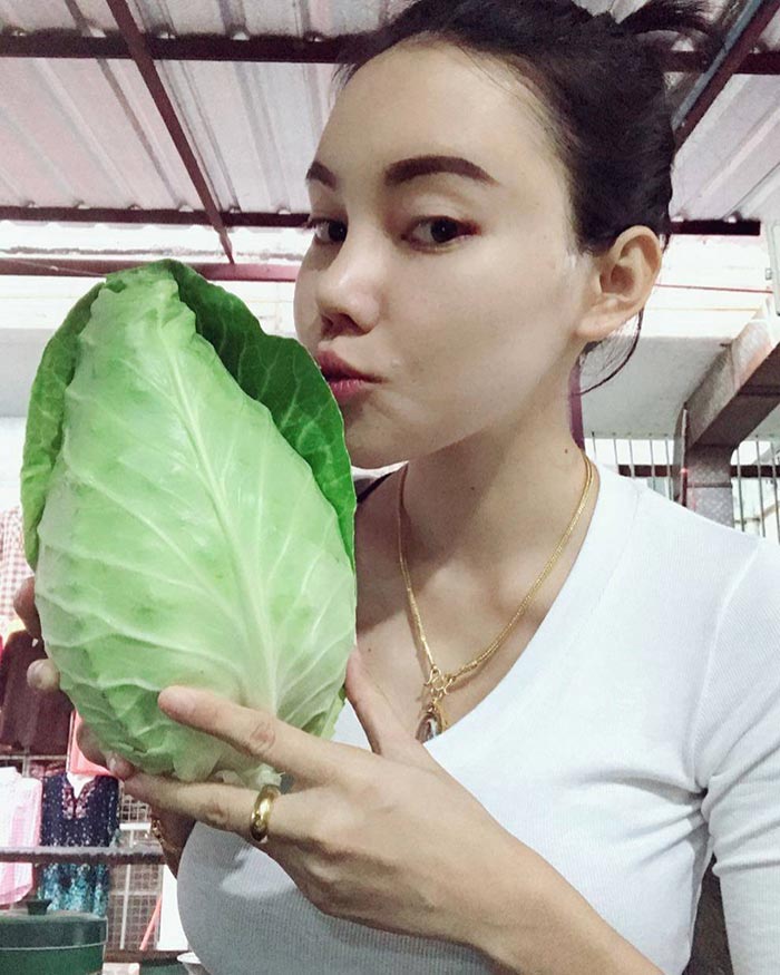 เอมมี่ อมลวรรณ