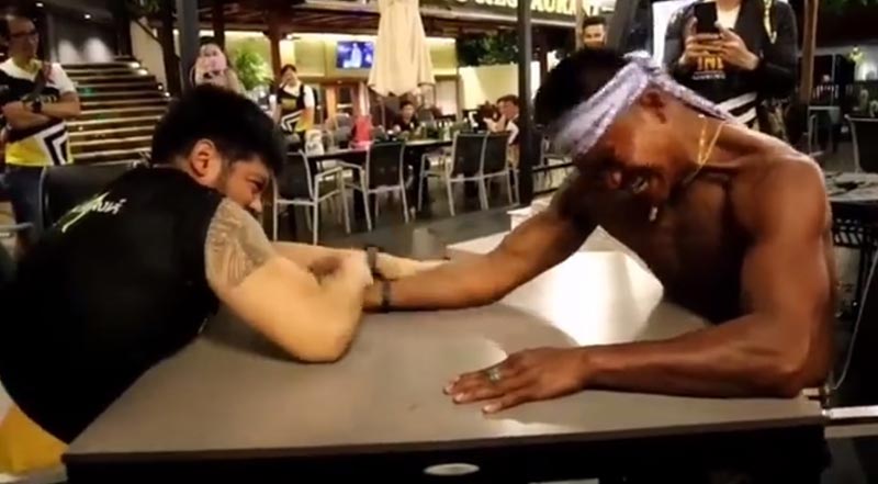 ต๊อด บัวขาว