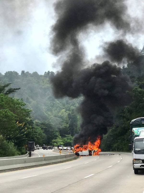 ไฟไหม้รถตู้นักแสดงซีรีส์ดัง 