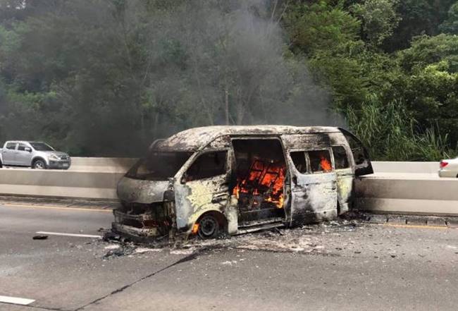 ไฟไหม้รถตู้นักแสดงซีรีส์ดัง 