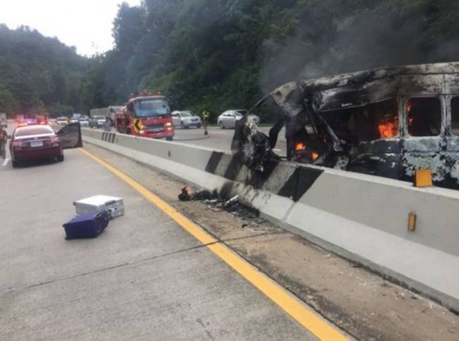 ไฟไหม้รถตู้นักแสดงซีรีส์ดัง 