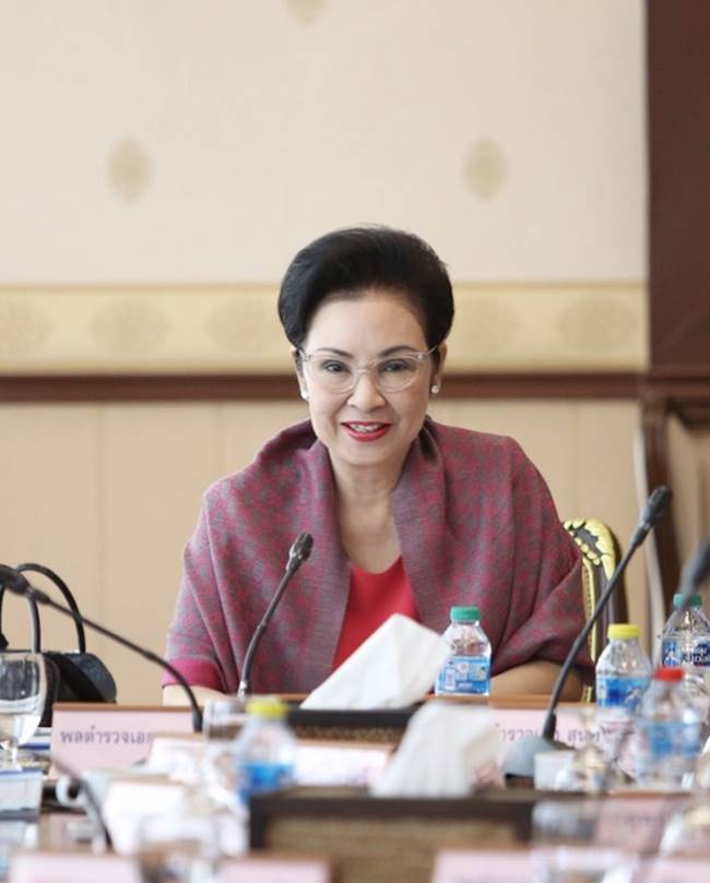 ดัง พันกร ให้กำลังใจ คุณหญิงกอแก้ว