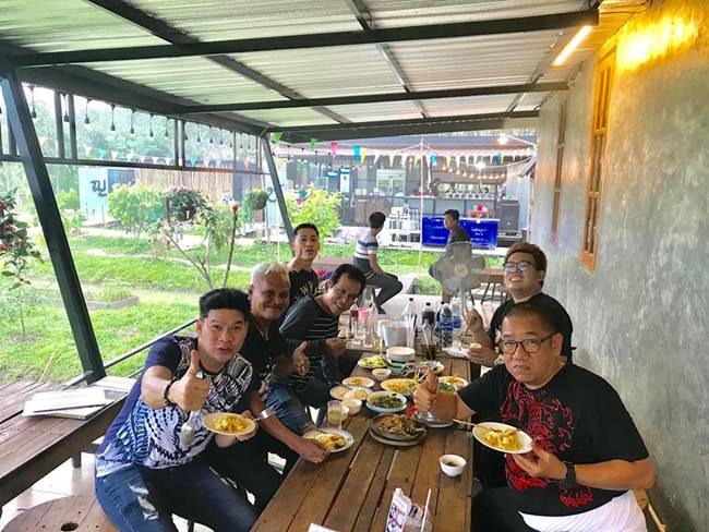 จั๊กกะบุ๋ม เชิญยิ้ม