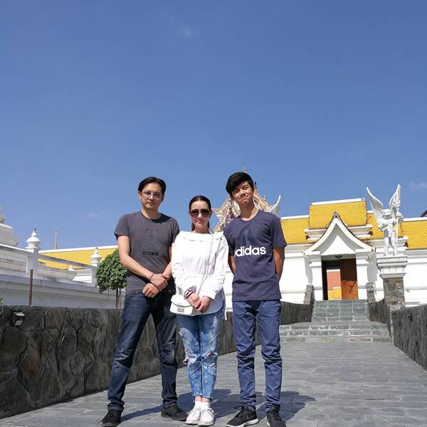 ศรราม - นิโคล คู่รักสายบุญ