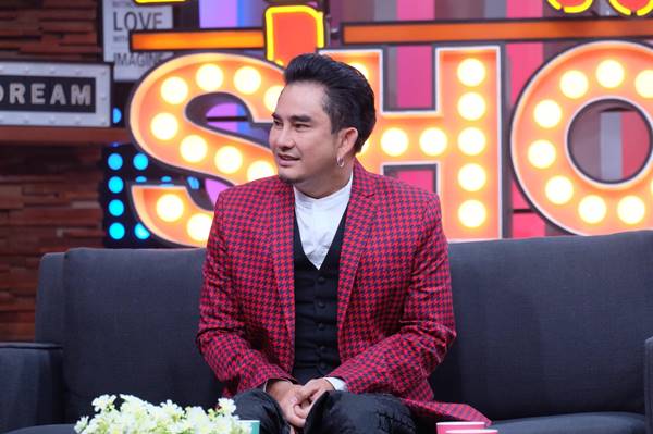 พชร์ อานนท์