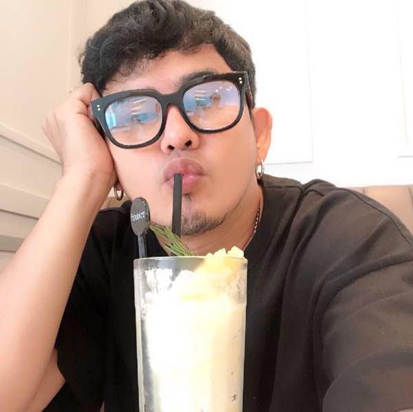 พชร์ อานนท์