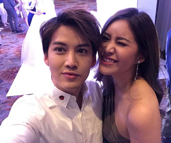 หญิง พลอยชมพู 