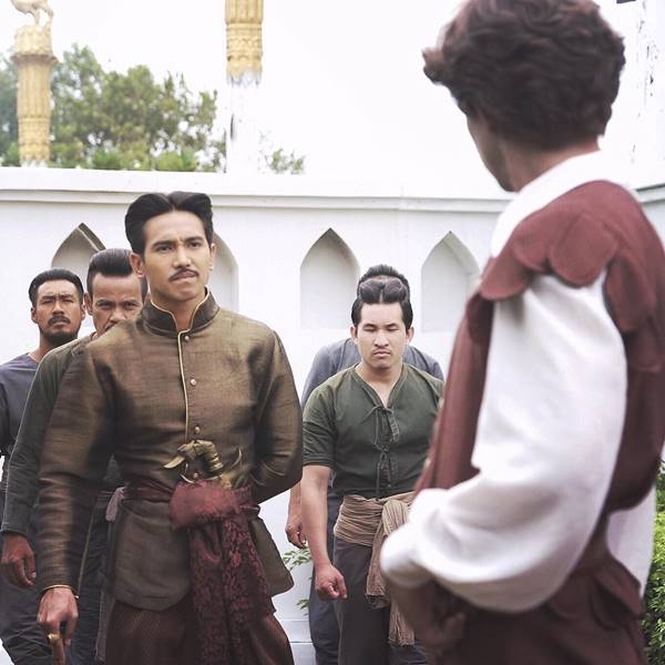 หลวงสรศักดิ์ ซัดหน้า ฟอลคอน