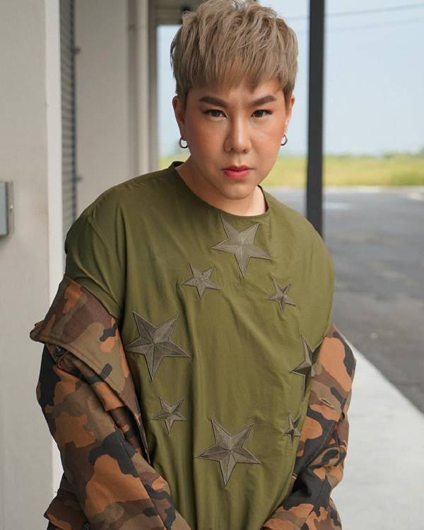 ดีเจบุ๊กโกะ