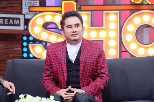 พชร์ อานนท์