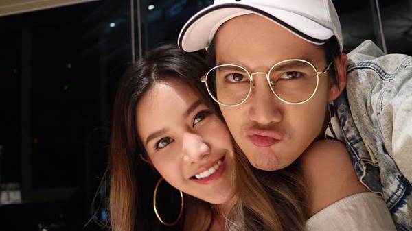 หญิง พลอยชมพู 