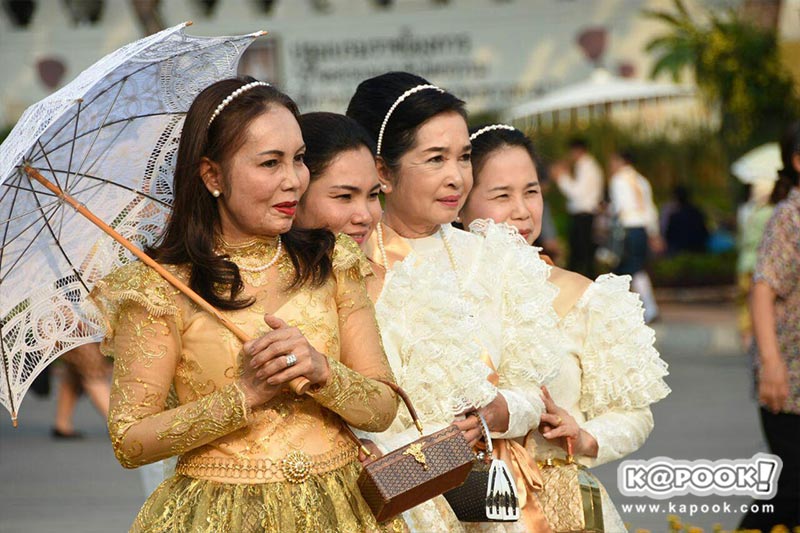 งานอุ่นไอรัก