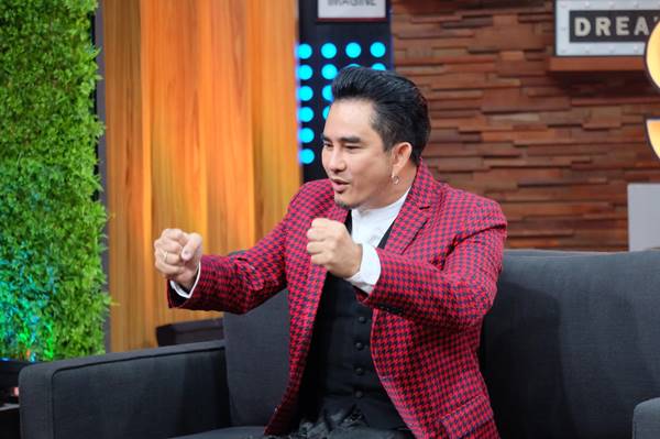 พชร์ อานนท์