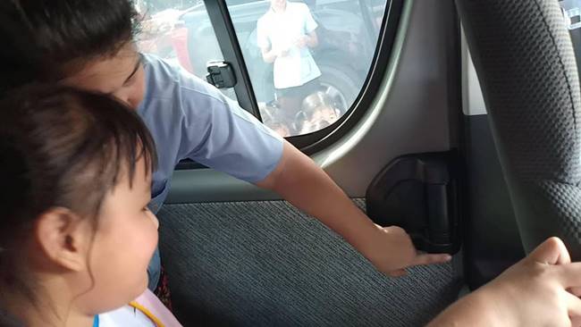 เอาตัวรอดหากติดอยู่ในรถ