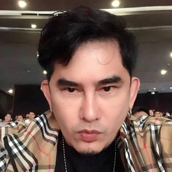 พชร์ อานนท์